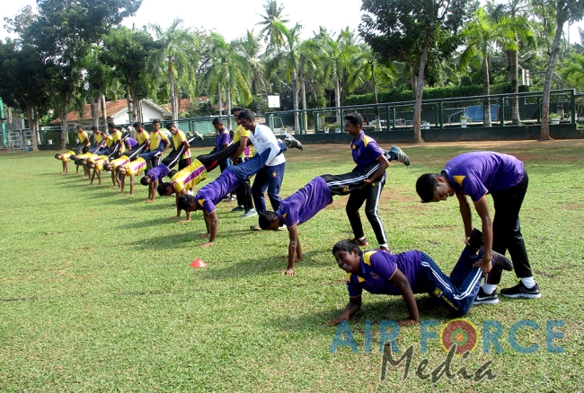 SLAF Station Katukurunda conducts Leadership Training at Holy Cross College, Payagala