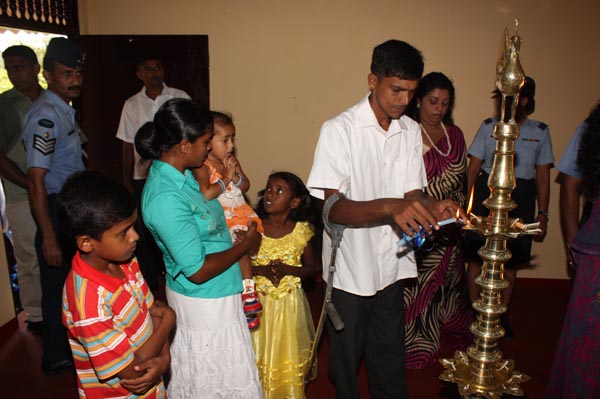 ආබාධිත රණවිරුවාට නිවසක්.. House for Injured War Hero