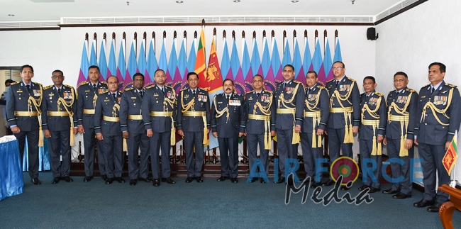CHIEF
OF AIR STAFF OF THE INDIAN AIR FORCE CALLS ON THE COMMANDER