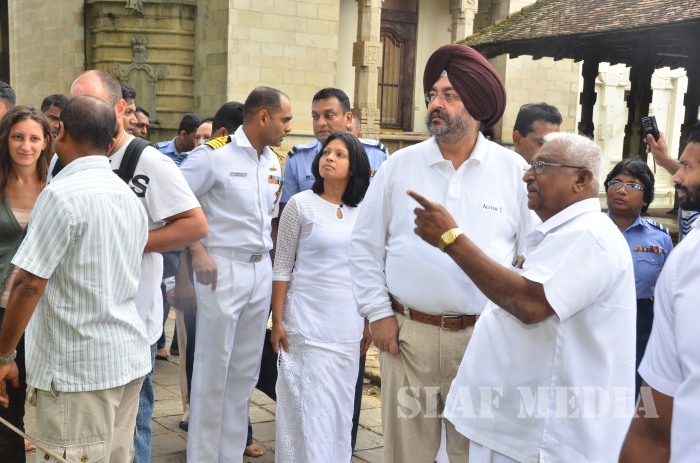 Air Chief Marshal Birender Singh Dhanoa visits Temple of the Sacred Tooth