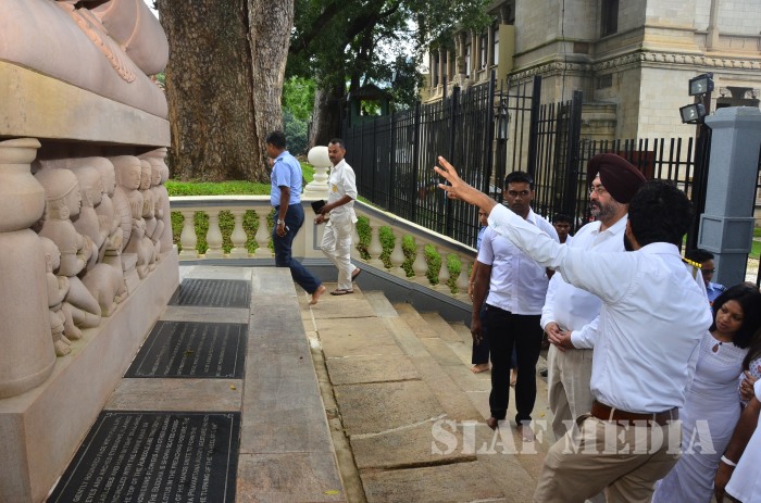 Air Chief Marshal Birender Singh Dhanoa visits Temple of the Sacred Tooth
