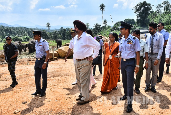 Air Chief Marshal Birender Singh Dhanoa visits Temple of the Sacred Tooth