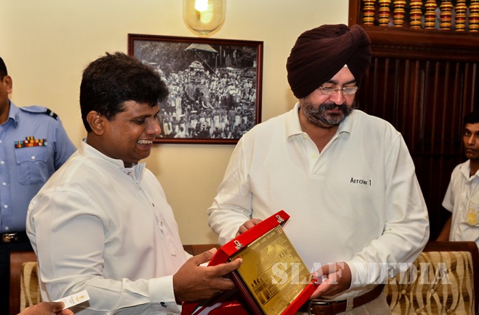 Air Chief Marshal Birender Singh Dhanoa visits Temple of the Sacred Tooth