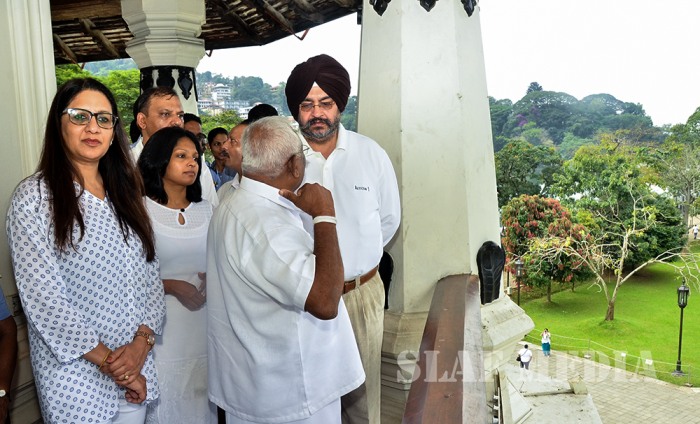 Air Chief Marshal Birender Singh Dhanoa visits Temple of the Sacred Tooth