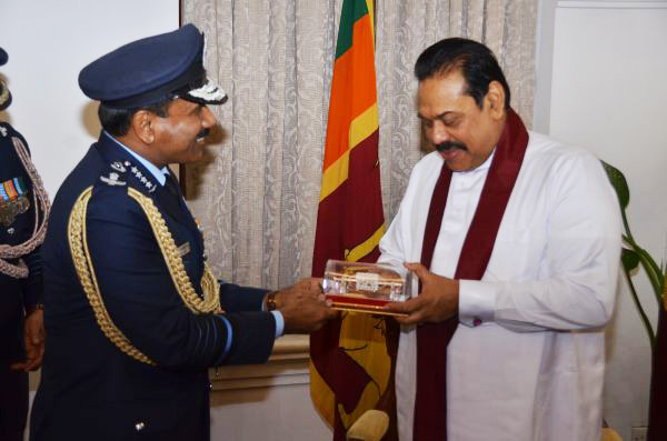 Air Chief Marshal Arup Raha visits Temple of the Sacred Tooth