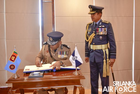 INSPECTOR GENERAL OF POLICE CALLS ON THE COMMANDER OF THE AIR
FORCE
