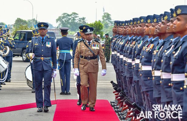 INSPECTOR
GENERAL OF POLICE CALLS ON THE COMMANDER OF THE AIR FORCE