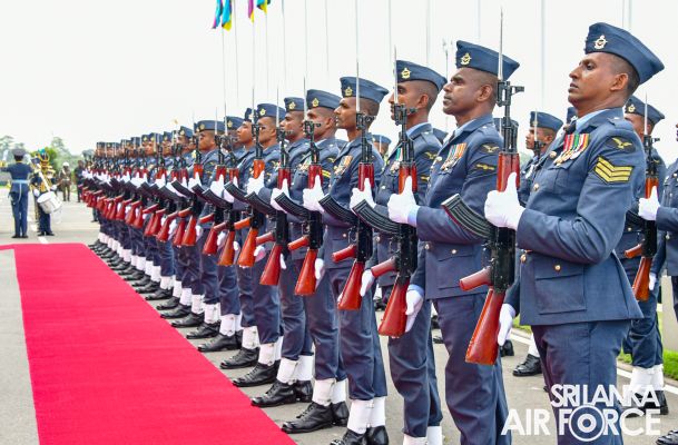 INSPECTOR
GENERAL OF POLICE CALLS ON THE COMMANDER OF THE AIR FORCE