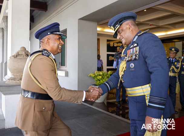 INSPECTOR GENERAL OF POLICE CALLS ON THE COMMANDER OF THE AIR FORCE
