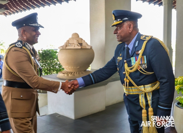 INSPECTOR GENERAL OF POLICE CALLS ON THE COMMANDER OF THE AIR FORCE