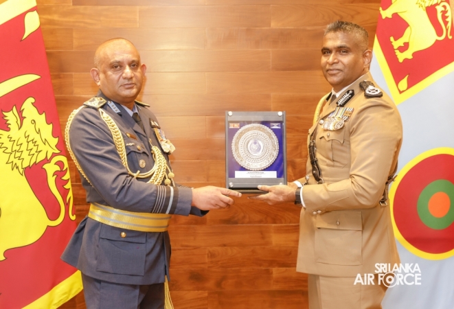 INSPECTOR GENERAL OF POLICE CALLS ON THE COMMANDER OF THE AIR FORCE