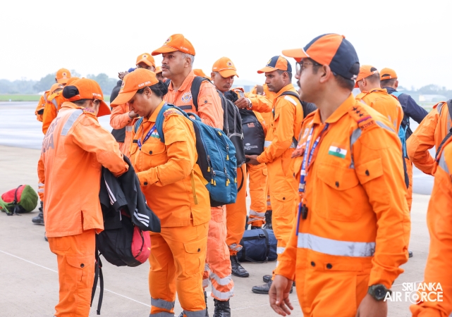 IL-76 IAF AIRCRAFT ARRIVES IN SRI LANKA WITH NDRF TEAM AND DISASTER RELIEF SUPPLIES