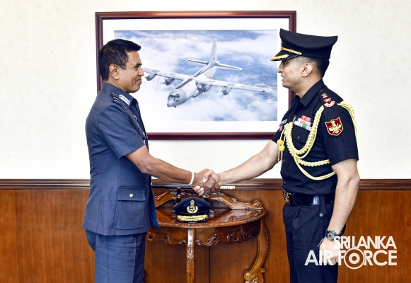 ASSISTANT DEFENCE ADVISER OF THE INDIAN HIGH COMMISSION IN SRI
LANKA CALLS ON THE COMMANDER