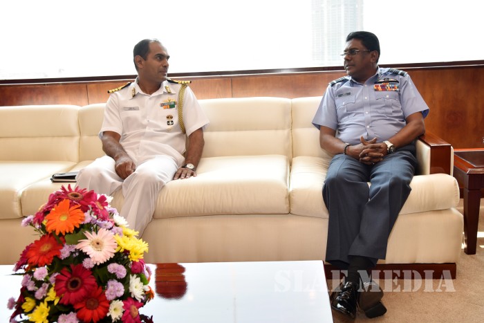 Indian Defence Attaché calls on the Commander of the SLAF