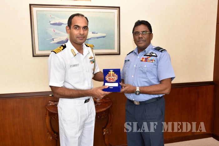 Indian Defence Attaché calls on the Commander of the SLAF