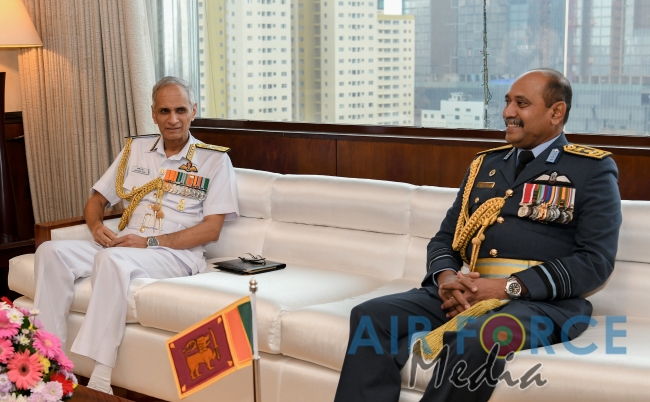 Chief of Naval Staff of the Indian Navy Calls on the Commander of
the Air Force