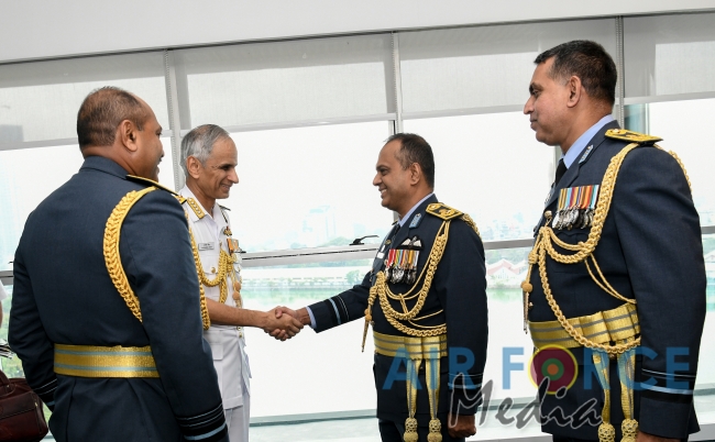 Chief of Naval Staff of the Indian Navy Calls on the Commander of
the Air Force