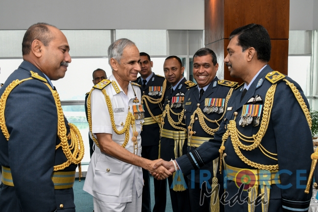 Chief of Naval Staff of the Indian Navy Calls on the Commander of
the Air Force