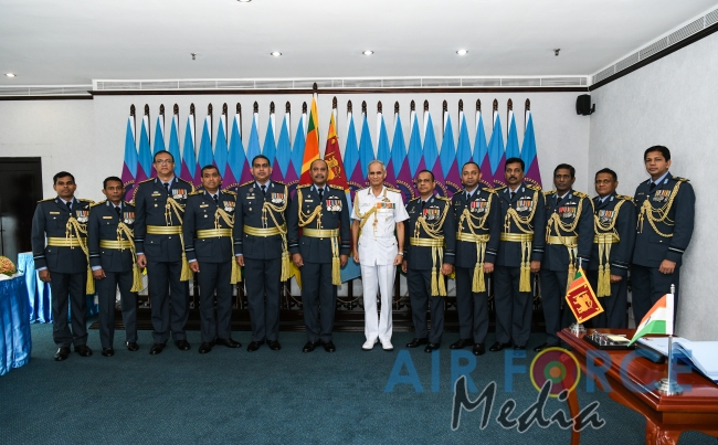 Chief of Naval Staff of the Indian Navy Calls on the Commander of
the Air Force