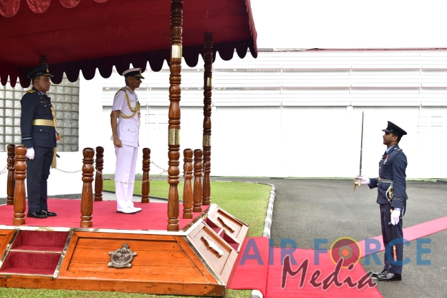 Chief of Naval Staff of the Indian Navy Calls on the Commander of
the Air Force