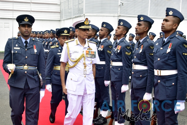 Chief of Naval Staff of the Indian Navy Calls on the Commander of
the Air Force