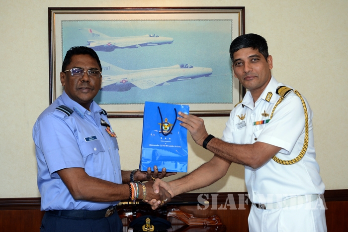 Indian Defence Attaché calls on the Commander of the SLAF