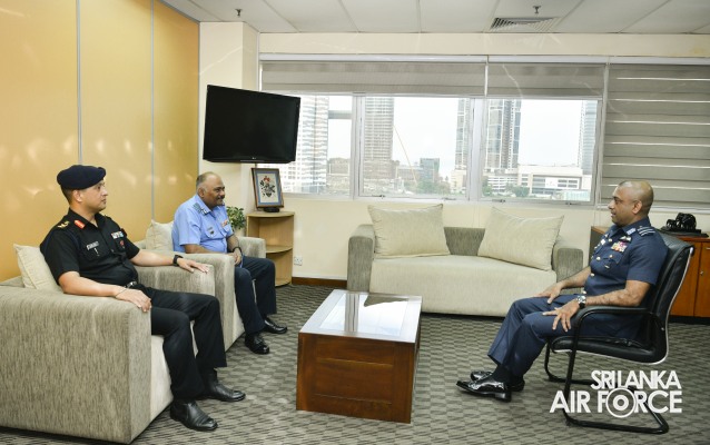 A
DELEGATION OF MILITARY INSTITUTE OF TECHNOLOGY PUEN AND DEFENCE SERVICES
COMMAND AND STAFF COURSE WELLINGTON, INDIA VISITS AI