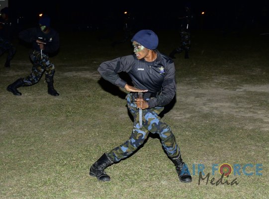 DEMONSTRATION AND CERTIFICATE AWARDING CEREMONY OF NO 01 UNARMED COMBAT INSTRUCTORS’ COURSE AT SLAF CTS DIYATALAWA