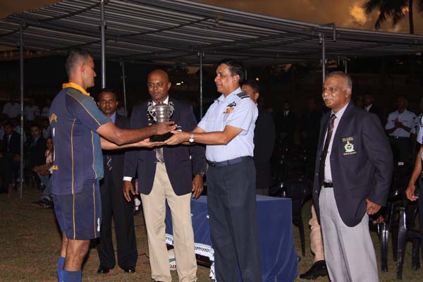 තෙවන වරටත් අන්තර් ඒකක රග්බි තරගාවලියේ ශූරතාවය දියතලාවට තෙවන වරටත් අන්තර් ඒකක රග්බි තරගාවලියේ ශූරතාවය දියතලාවට