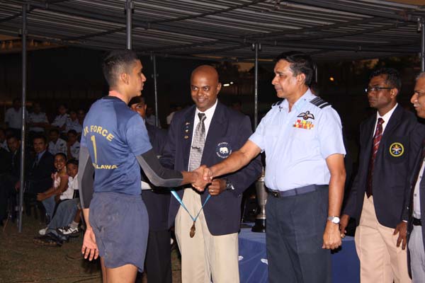 තෙවන වරටත් අන්තර් ඒකක රග්බි තරගාවලියේ ශූරතාවය දියතලාවට තෙවන වරටත් අන්තර් ඒකක රග්බි තරගාවලියේ ශූරතාවය දියතලාවට