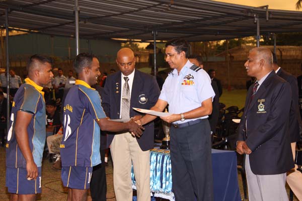 තෙවන වරටත් අන්තර් ඒකක රග්බි තරගාවලියේ ශූරතාවය දියතලාවට තෙවන වරටත් අන්තර් ඒකක රග්බි තරගාවලියේ ශූරතාවය දියතලාවට