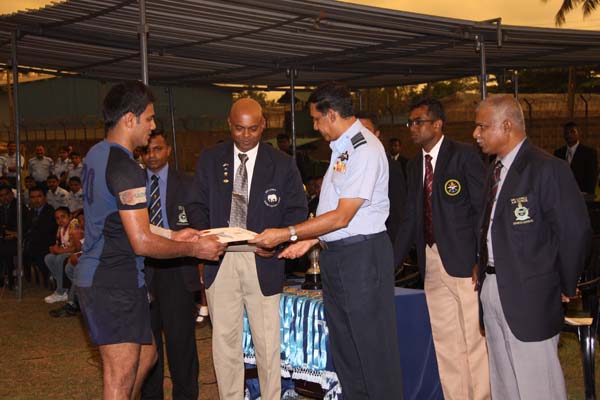 තෙවන වරටත් අන්තර් ඒකක රග්බි තරගාවලියේ ශූරතාවය දියතලාවට තෙවන වරටත් අන්තර් ඒකක රග්බි තරගාවලියේ ශූරතාවය දියතලාවට