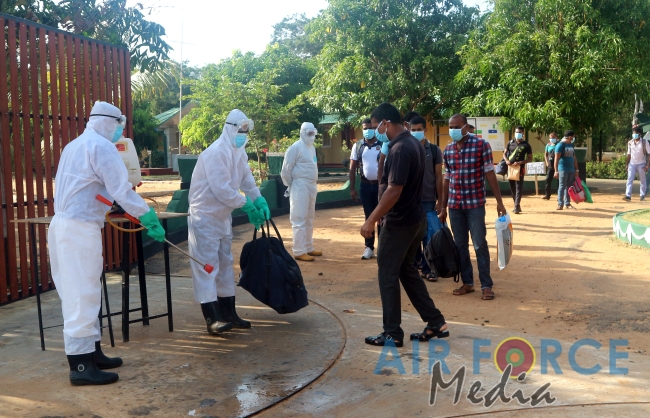 71 Naval Personnel Leave SLAF Quarantine Centre Iranamadu
