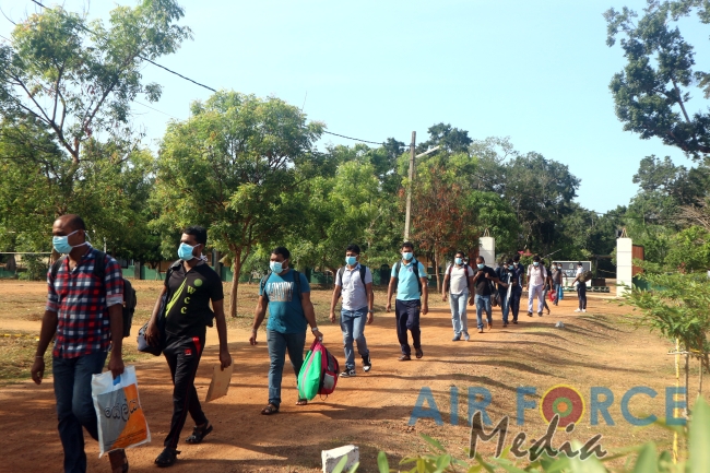 71 Naval Personnel Leave SLAF Quarantine Centre Iranamadu