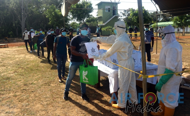71 Naval Personnel Leave SLAF Quarantine Centre Iranamadu