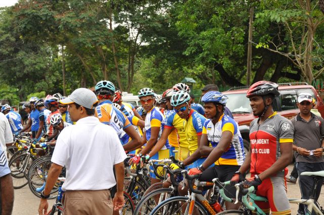Airman Jeewan Jayasinghe peddles his way to the top at the Maurice Coomerawel Cycle Race