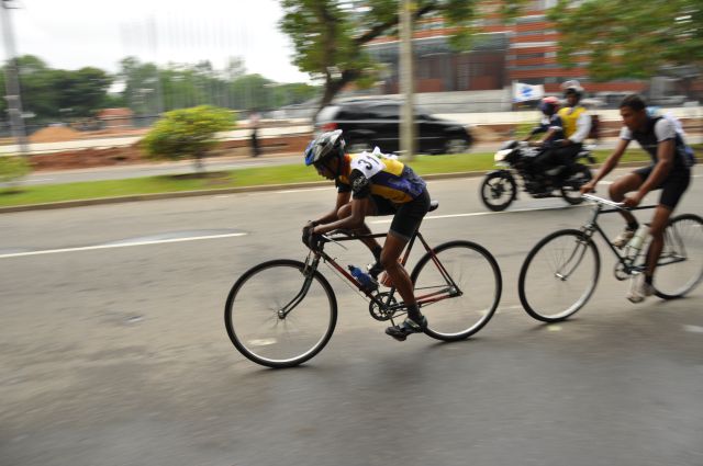Airman Jeewan Jayasinghe peddles his way to the top at the Maurice Coomerawel Cycle Race