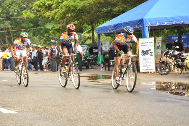 Airman Jeewan Jayasinghe peddles his way to the top at the Maurice Coomerawel Cycle Race