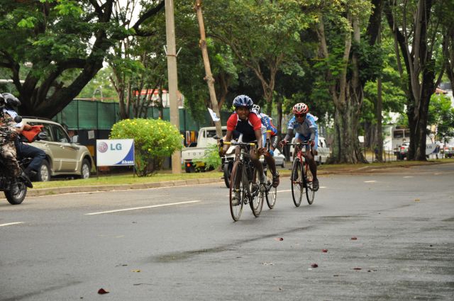 Airman Jeewan Jayasinghe peddles his way to the top at the Maurice Coomerawel Cycle Race