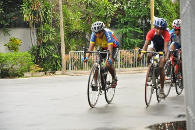 Airman Jeewan Jayasinghe peddles his way to the top at the Maurice Coomerawel Cycle Race