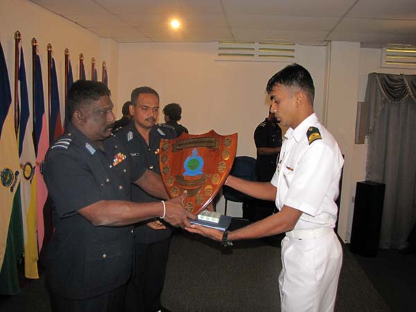 අංක 31 කණිෂ්ඨ අණ හා මාණ්ඩලික පාඨමාලාවේ උපාධි ප්රධානෝත්සවය අංක 31 කණිෂ්ඨ අණ හා මාණ්ඩලික පාඨමාලාවේ උපාධි ප්රධානෝත්සවය