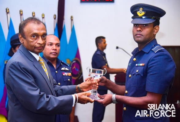 SUCCESSFUL
GRADUATION MARKS CULMINATION OF NO. 75 JUNIOR COMMAND AND STAFF COURSE
AT SLAF ACADEMY CHINA BAY