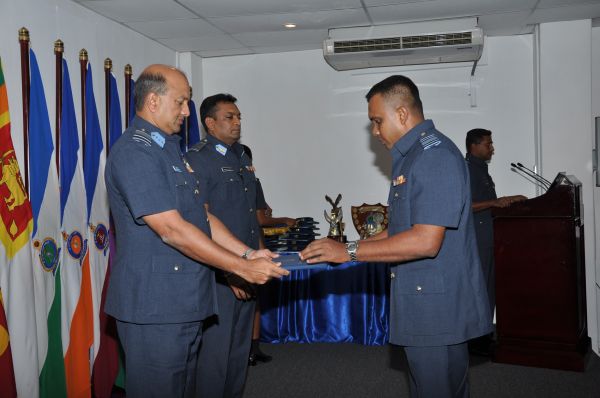අංක 37
කණිෂ්ඨ අණ හා මාණ්ඩලික පාඨමාලාවේ උපාධි ප්රධානෝත්සවය