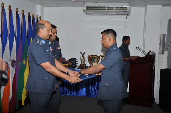 අංක 37
කණිෂ්ඨ අණ හා මාණ්ඩලික පාඨමාලාවේ උපාධි ප්රධානෝත්සවය