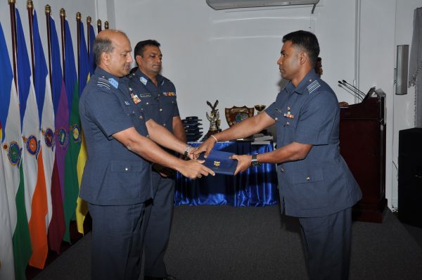 අංක 37
කණිෂ්ඨ අණ හා මාණ්ඩලික පාඨමාලාවේ උපාධි ප්රධානෝත්සවය