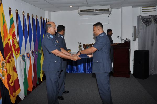 අංක 37
කණිෂ්ඨ අණ හා මාණ්ඩලික පාඨමාලාවේ උපාධි ප්රධානෝත්සවය