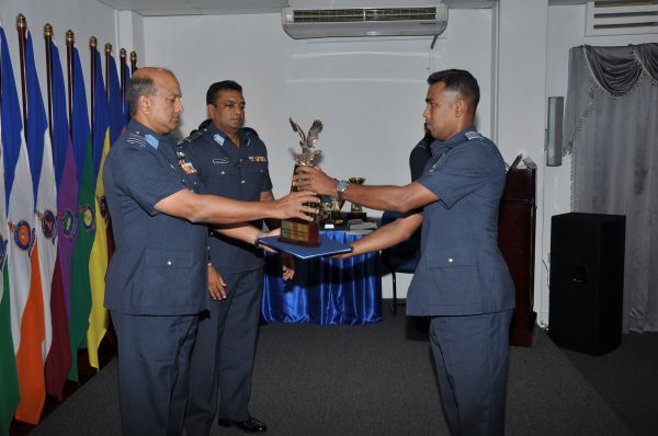 අංක 37
කණිෂ්ඨ අණ හා මාණ්ඩලික පාඨමාලාවේ උපාධි ප්රධානෝත්සවය