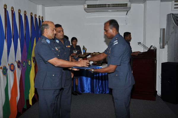 අංක 37
කණිෂ්ඨ අණ හා මාණ්ඩලික පාඨමාලාවේ උපාධි ප්රධානෝත්සවය