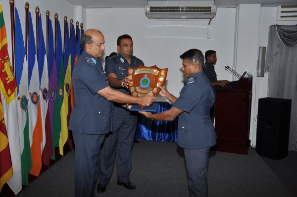 අංක 37
කණිෂ්ඨ අණ හා මාණ්ඩලික පාඨමාලාවේ උපාධි ප්රධානෝත්සවය