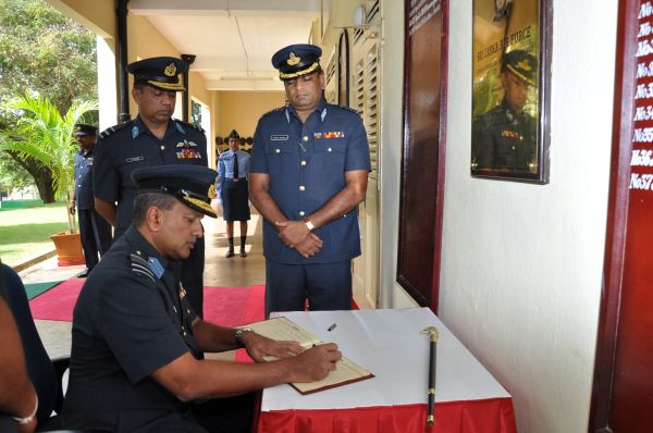 අංක 37
කණිෂ්ඨ අණ හා මාණ්ඩලික පාඨමාලාවේ උපාධි ප්රධානෝත්සවය